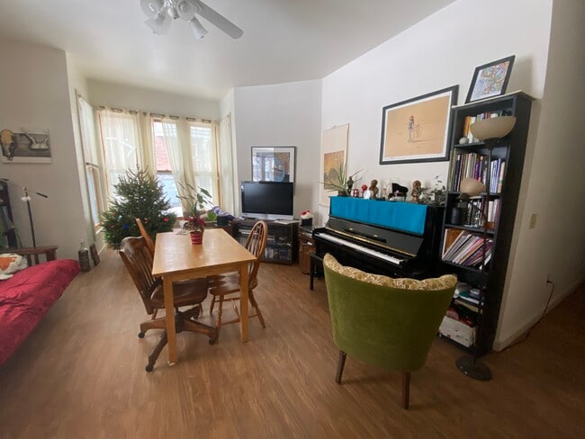 Building Photo - 810