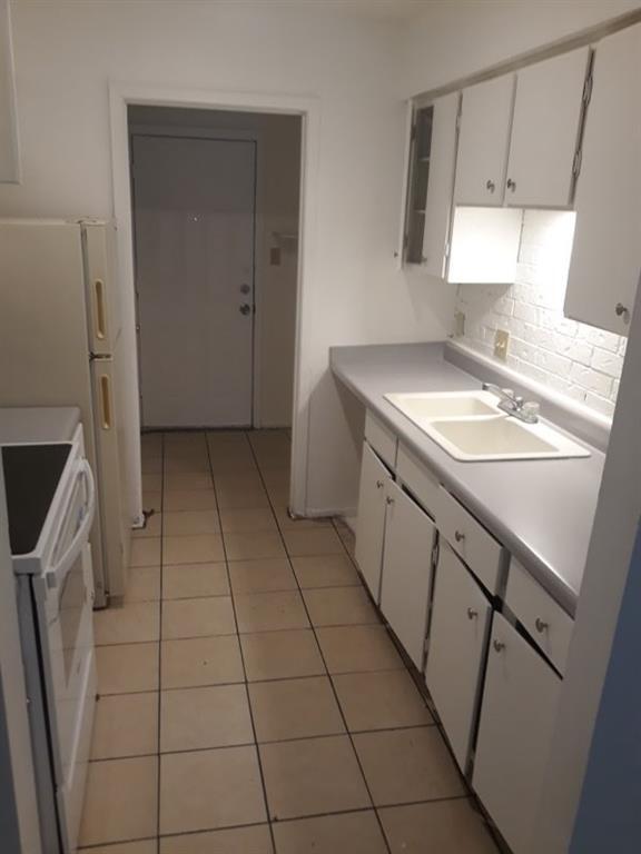 Foto del edificio - 8210 Sam Rayburn Dr