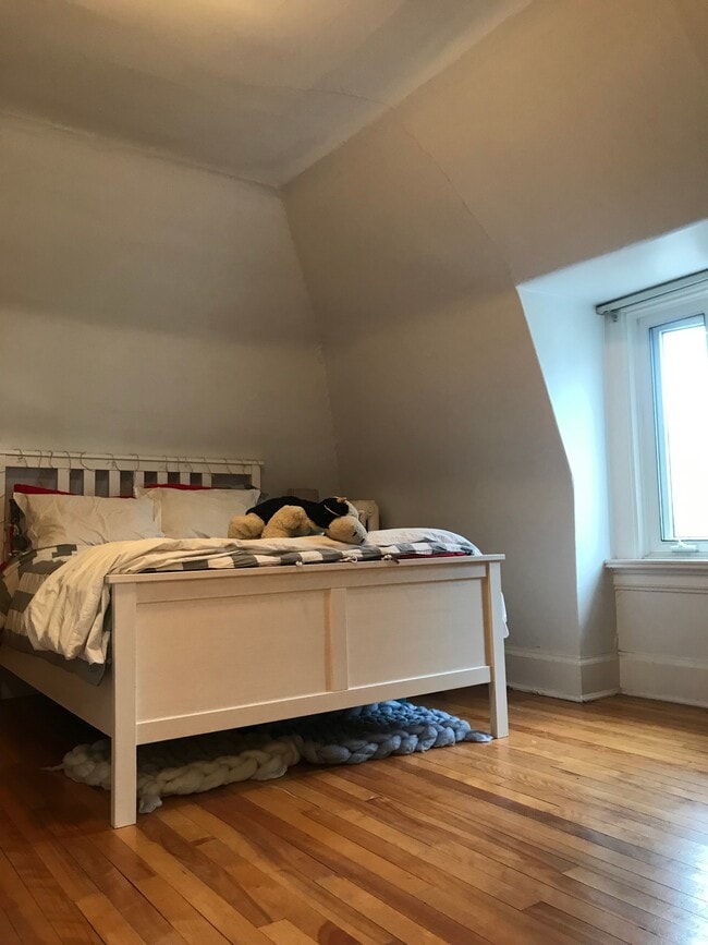 Building Photo - 401 Daly Ave