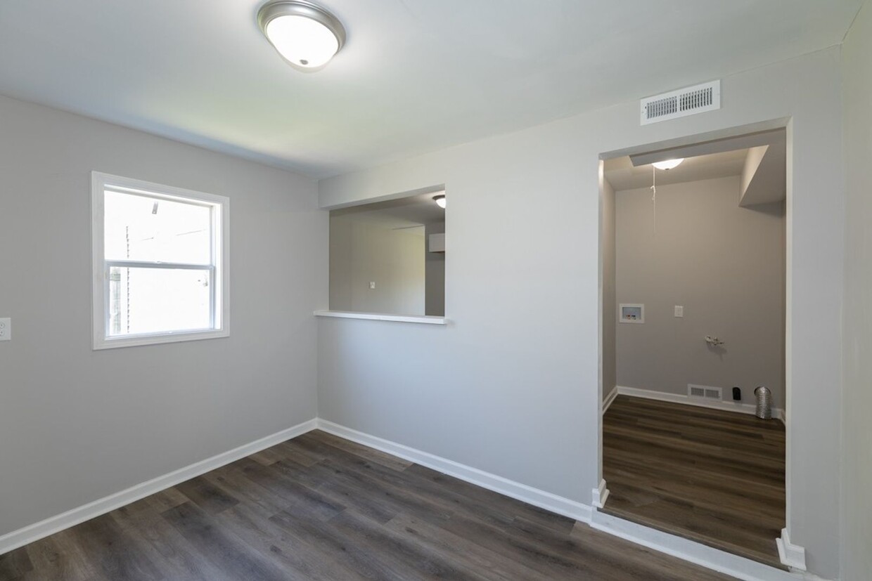 Foto principal - Completely renovated 3 bed 2 full bath hom...