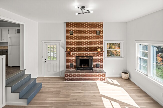 Building Photo - 1234 Bulldog Rd
