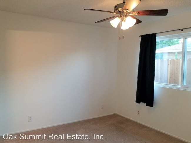 Building Photo - 3 br, 1 bath House - 118 E Simpson St