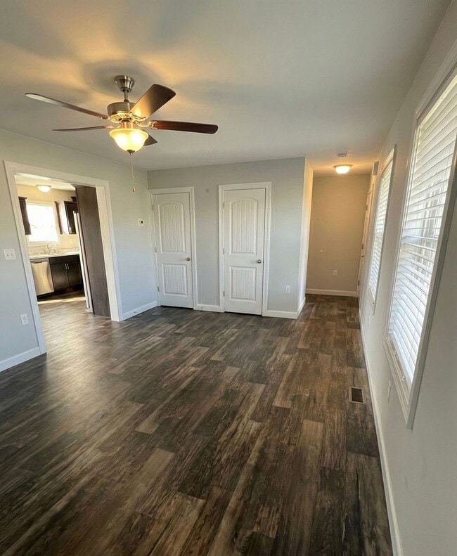 Building Photo - 206 Woodridge Dr