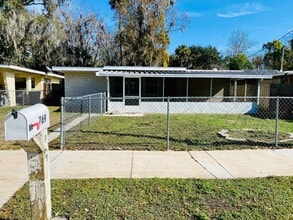 Building Photo - 769 Greenway Pl