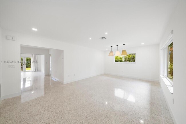 Foto del edificio - 415 Navarre Ave