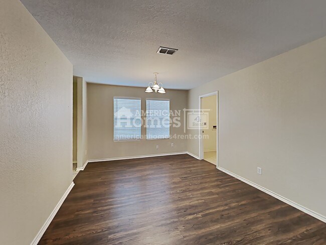 Foto del edificio - 4503 Rothberger Way