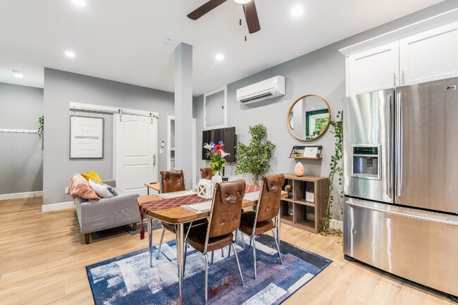 Foto del edificio - 5102 Willow Ln NW