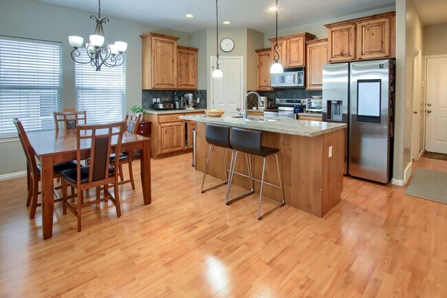 Building Photo - 3 Bedroom / 3.5 Bathroom Townhome in Millc...