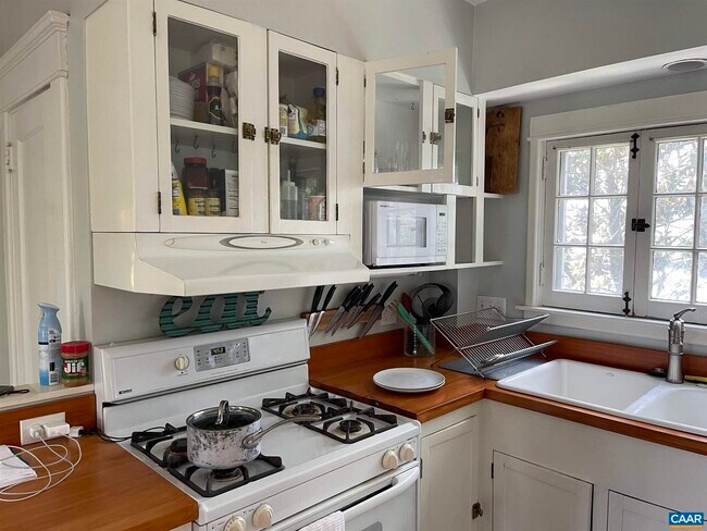 Building Photo - 608 Wine Cellar Cir