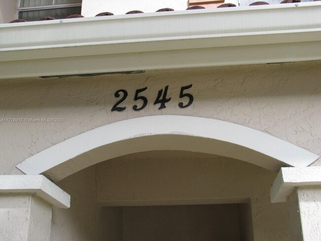 Building Photo - 2545 SW 82nd Ave