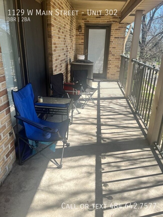 Building Photo - Renovated 3-Bedroom Apartment with Private...
