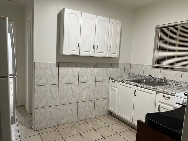 Foto del edificio - 4105 W 103rd St