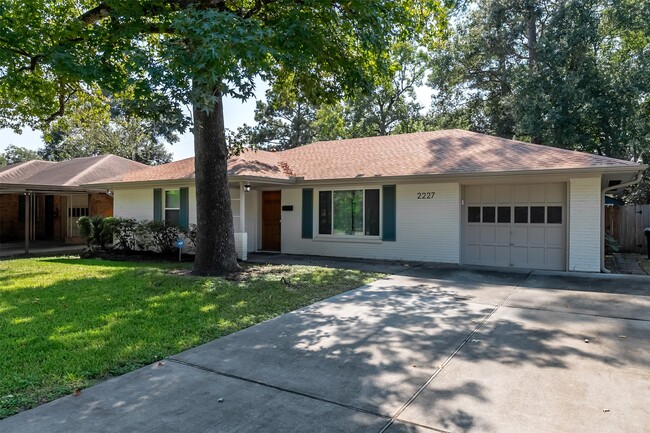 Building Photo - 2227 Libbey Dr