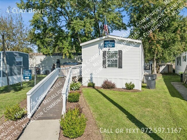 Foto del edificio - 4 Clay Dr