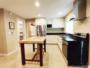 Building Photo - 958 Holoholo St