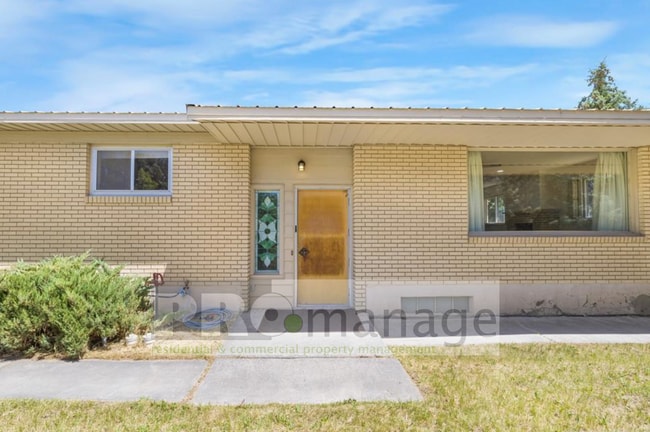 Building Photo - Spacious 5 Bed, 2.5 Bath Home in Blackfoot