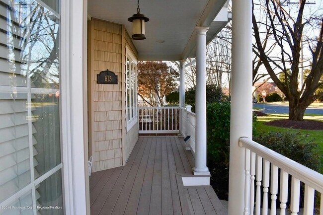 Foto del edificio - 613 Monmouth Ave