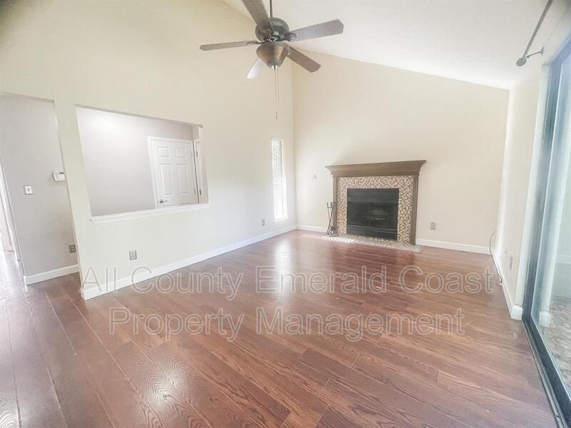 Foto principal - 128 Elm Ave SE