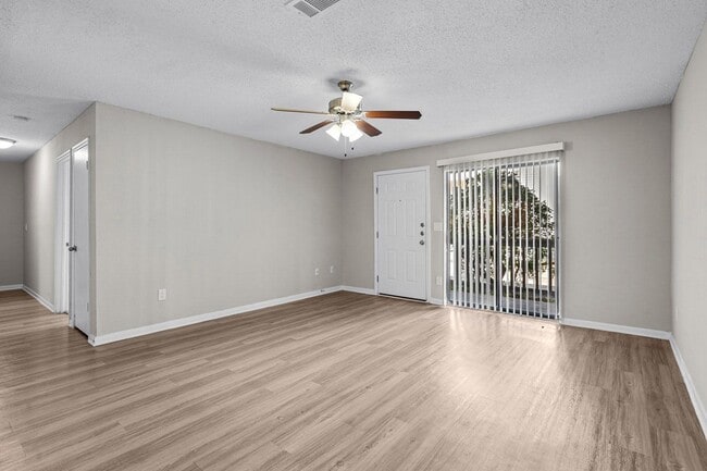 Building Photo - 9811 Copper Creek Dr