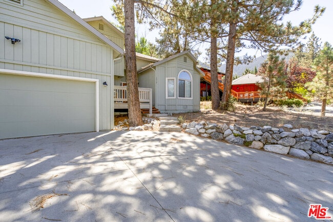 Building Photo - 1712 Woodland Dr