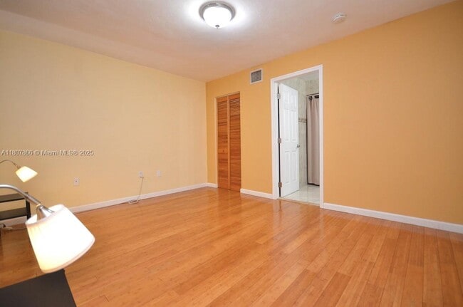 Building Photo - 335 Navarre Ave