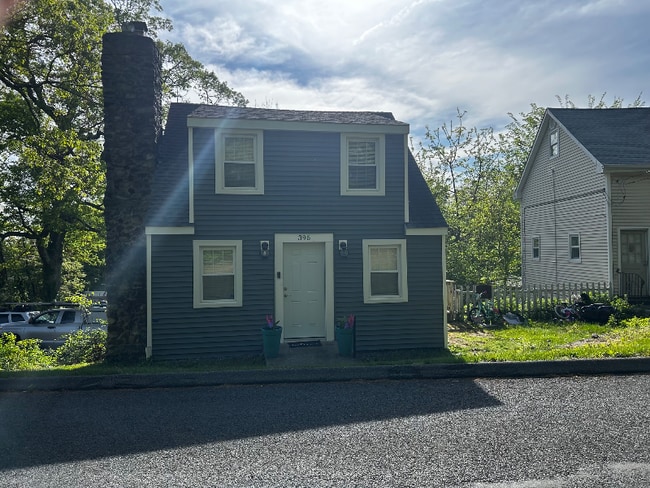 Building Photo - 395 Old Waterbury Rd