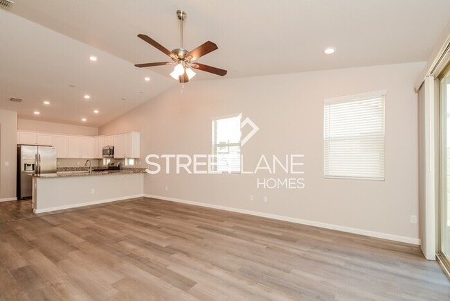 Building Photo - Charming 5 Bedroom in Glendale!  Close to ...
