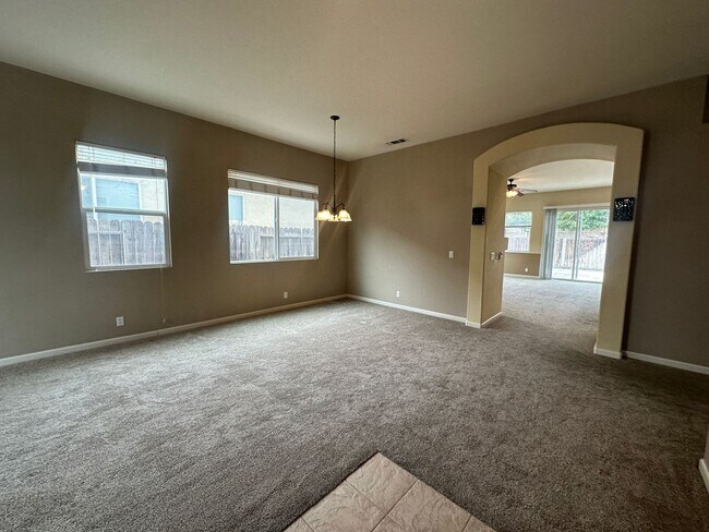 Foto del edificio - Tesla Solar Panels!