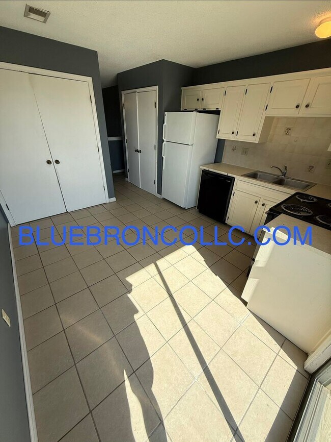 Foto del edificio - Cute 2 bedroom 1 bathroom home with a 1 car garage