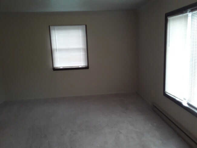 Foto del edificio - 335 Lakeview Ave