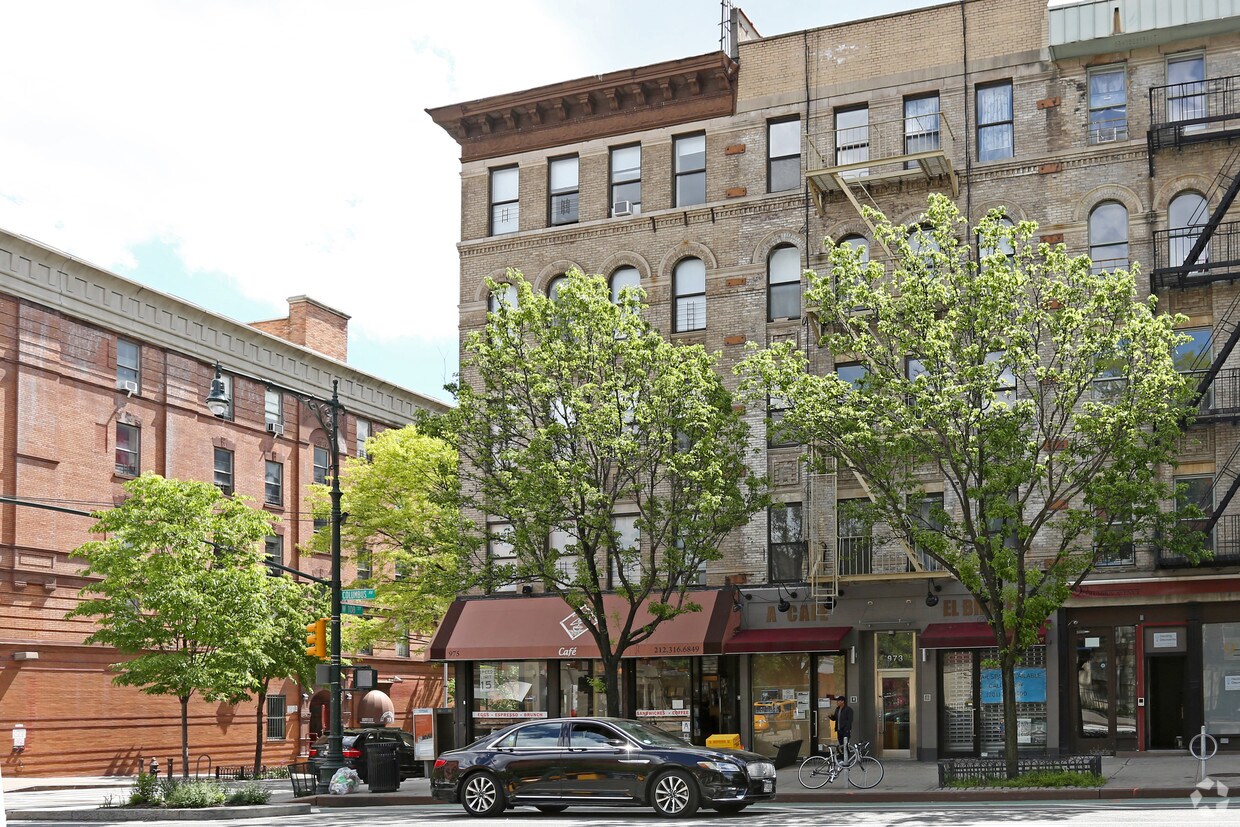 Foto del edificio - 975 Columbus Ave