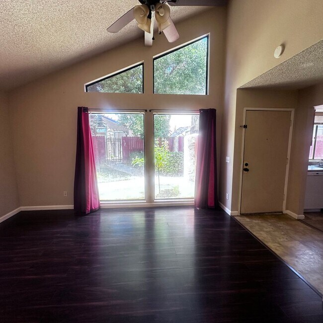 Foto del edificio - Must See! 2-bedroom, 2-bath single-story c...