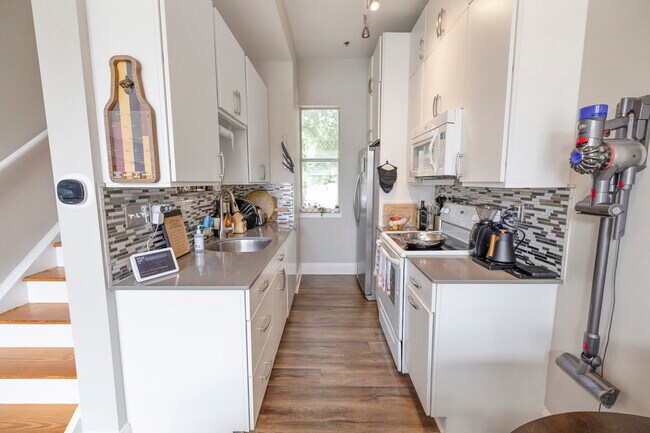 Foto del edificio - 2082 Atherton Heights Ln