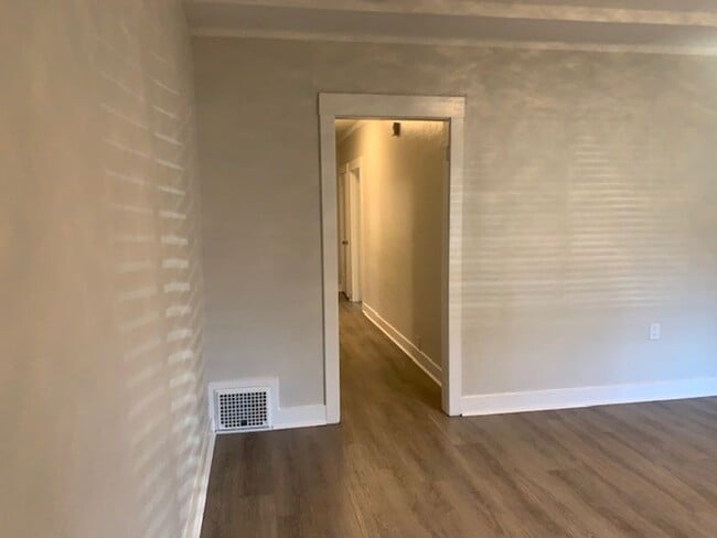 Foto del edificio - 3-Bed/1-Bath Plus Bonus Room That Can Be Used as 4th Bedroom. Walk to Santa Clara University! Ava...