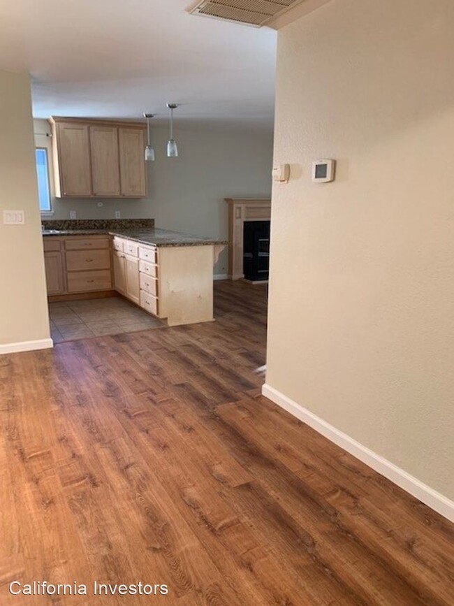 Foto del edificio - 4 br, 3 bath House - 3300 Midas Avenue