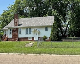 Building Photo - 1015 A Ave E