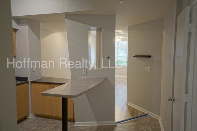 Building Photo - 2402 W Azeele St