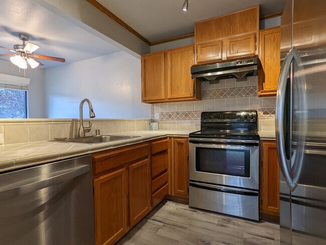 Building Photo - 202 Compton Cir