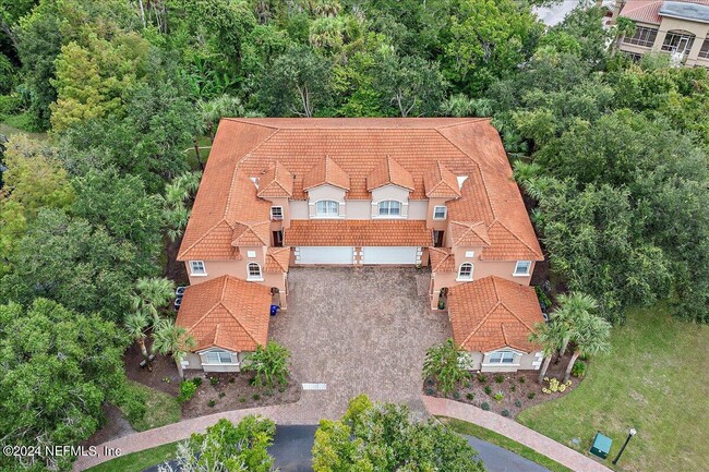 Building Photo - 122 Hidden Palms Ln