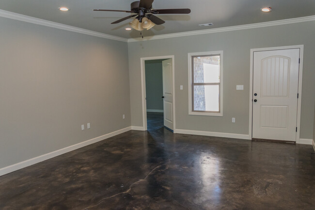 Foto del edificio - 4 Bed 2 Bath