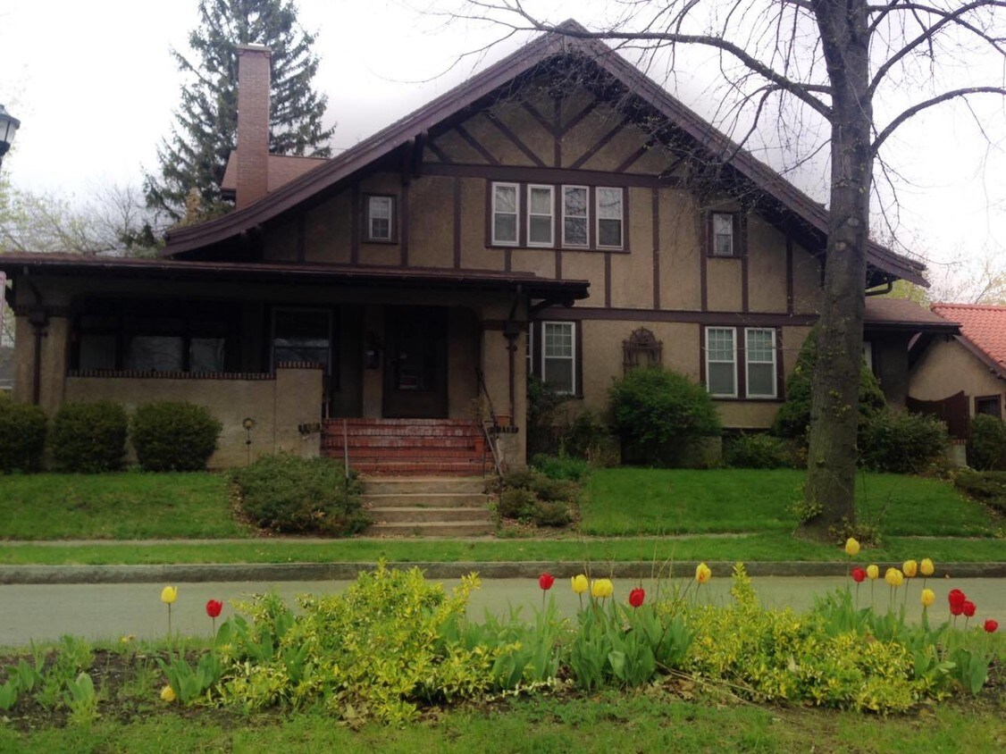 Primary Photo - 530 Hazelwood Terrace