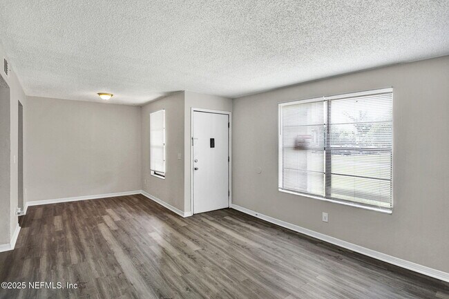 Foto del edificio - 473 Bentwood Ln
