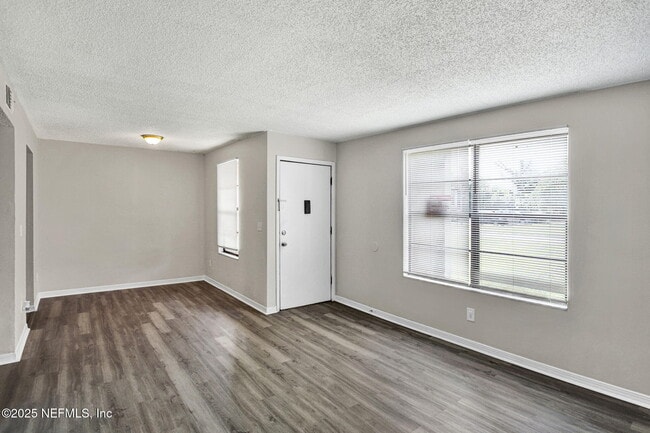 Building Photo - 473 Bentwood Ln