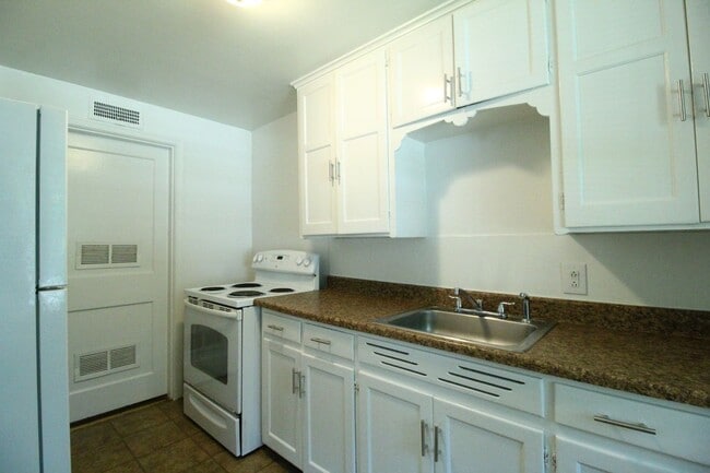 Building Photo - 1 Bedroom 1 Bath Duplex in Navy Hill Area ...