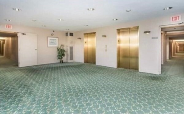Foto del edificio - 100 Rosemary Way