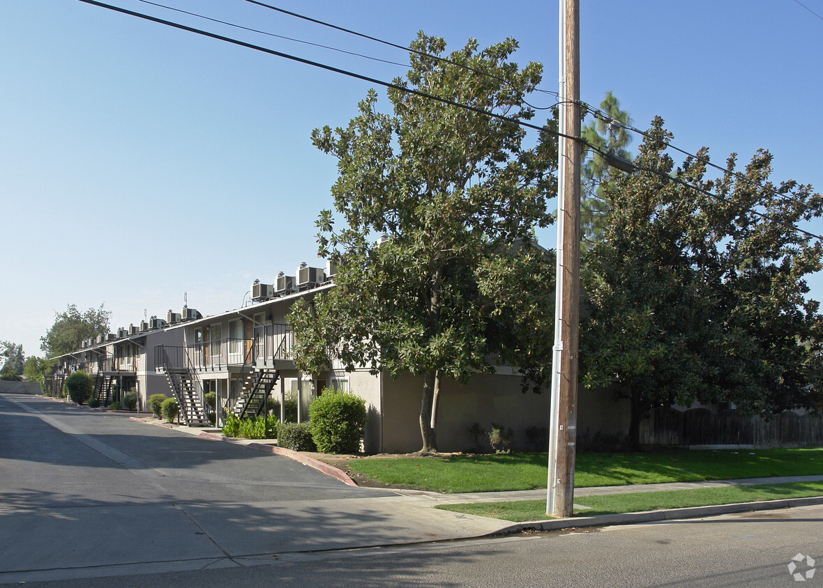 Primary Photo - Huntington Places Apartments