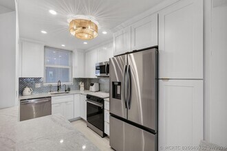 Building Photo - 100 Paradise Harbour Blvd