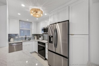 Building Photo - 100 Paradise Harbour Blvd