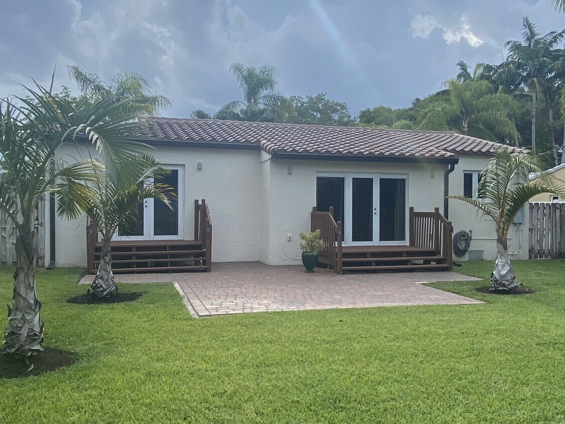 Photo - 300 NE 17th Ave (Fort Lauderdale, FL)