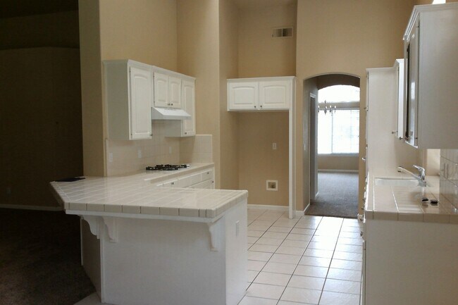 Foto del edificio - Beautiful 4 Bedroom home in the Clovis District